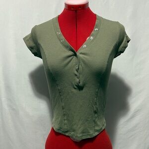 NOBO Green Short Sleeve Button-Up Top